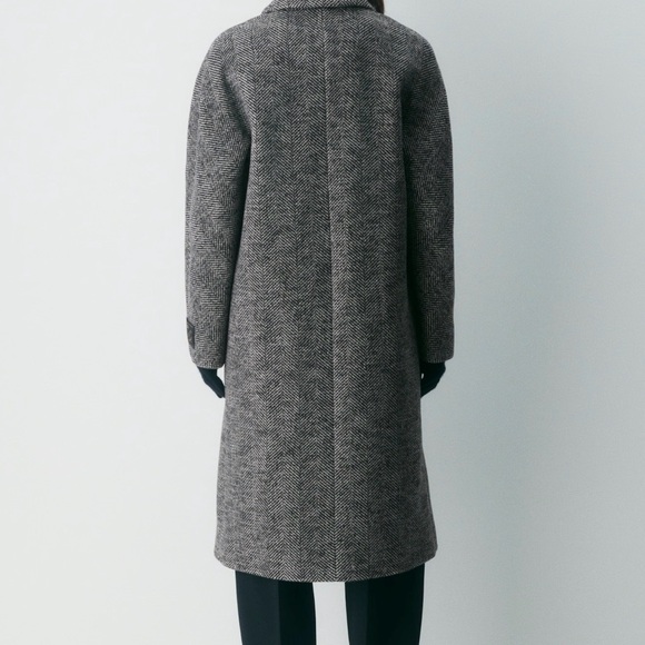 Aritzia slouch in herringbone Black and white wool Coat - Picture 3 of 14